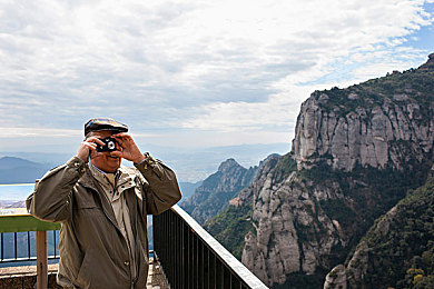 三人弄娇妻高潮3p:《极速狂飙》团队战术解密,三车精密协作引爆赛道终极快感-4