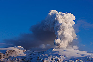 中国Av片：极速光影驰骋华夏，视听盛宴征服真实赛道-2