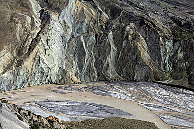 红桃视频官网:极速狂飙融合卡牌策略,赛道对决尽显智慧锋芒-4