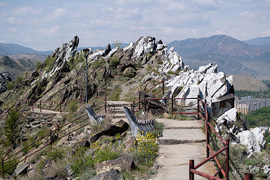 十八大黄色软件:疾速色谱,单一色调赛道上的视觉策略竞速实验-2