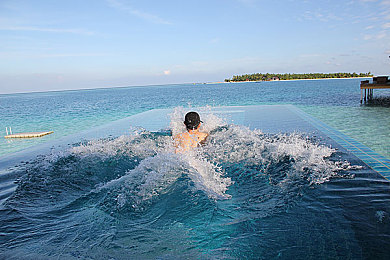 打屁股httpwww网站sm：惩戒竞速，速度操控与战术碰撞的赛道博弈艺术
