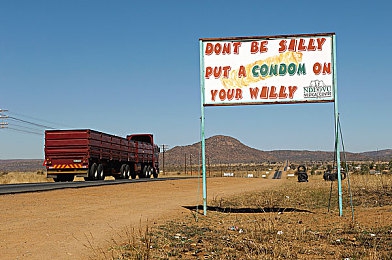 汇聚亚洲一区二区：极速穿梭，樱花山道与热带雨林的东方竞驰之旅-4