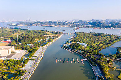 快猫短视频：极速改装与创意剪辑，霓虹都市飙车新体验