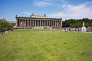 红桃视频成人网站免费进:扑克王国极速狂飙,免费畅玩创新赛车盛宴-3