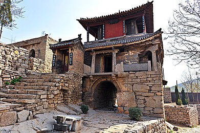 404黄色软件大全：深夜街头赛车新作上线，深度改装系统与道德争议引发玩家热议