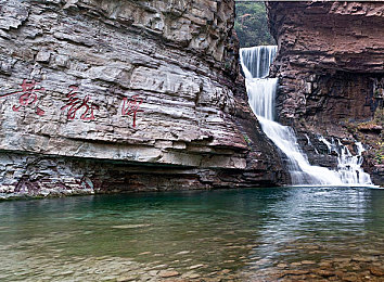 美女脱衣服App：极速衣橱，街头车神的时尚竞速与华丽蜕变之旅-3