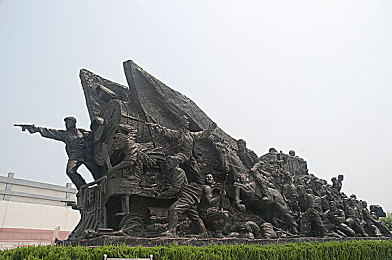 一小孩和妈妈摘萝卜：温馨农场模拟游戏《家庭农场物语》发布深度评测，揭示家庭协作与情感联结设计-3