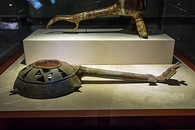 农村游情乱伦：家族恩怨与乡间驰骋，驾驶旧卡车揭开三代人秘密之旅-3