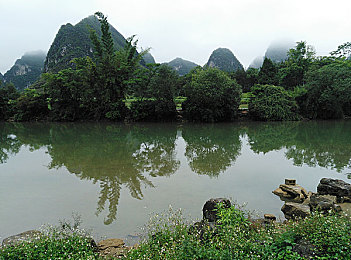 黄色软件下载3.0.3免费OPPO版破解：霓虹雨夜狂想曲，都市极速改装传说-3