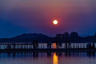 男生和女生一起拆拆很痛的免费:当齿轮咬合时我们在逻辑迷宫中携手前行-2