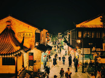 西施没有小内：古典美人穿越现代竞速，开放世界新游掀起历史幻想狂飙