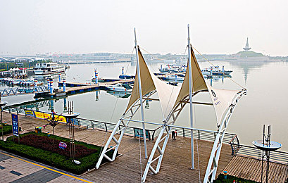 娇妻被朋友们受孕：团队协作革新赛车游戏，极速联姻开创创意融合新玩法-2