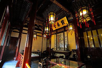 污黄应用：征服泥泞与狂沙，体验极致拉力驾驶的沉浸之旅