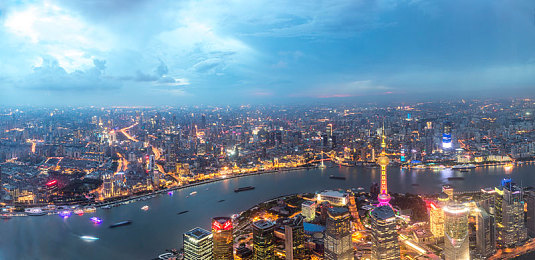 中国少妇性XXX：风驰电掣，霓虹夜幕下的巾帼极速传说-2