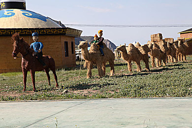 麦乐迪马克斯女超人：锈蚀荒原上的疾驰守护者，油污与荣光的末日战车传奇-3