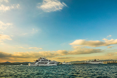 少妇XXx：夜幕下的双重引擎，都市女性的速度诗篇-5