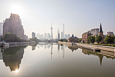 苏州晶体公司iOS：晶体朋克风驰未来苏州，改装竞速激发驾驶艺术-2