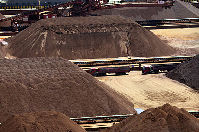 男男暴菊GAY无套的:极限追迹,无保留竞速,体验零防护赛道对决-2