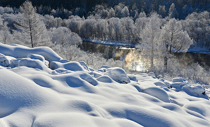 五月丁香婷婷五月天：极速飞驰，紫霞漫野中的浪漫竞速之旅-2