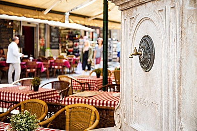 红桃ht官方登录入口:策略卡牌革新竞速体验,全新融合游戏今日开启公测-2