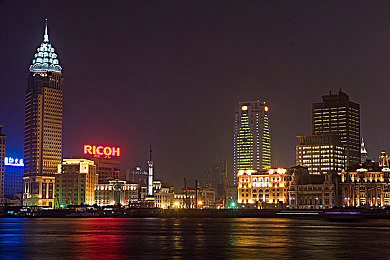 拳头交后啤酒瓶交:《飙车狂怒:地下冲突》今日上线,体验竞速格斗融合的街头生存法则-3