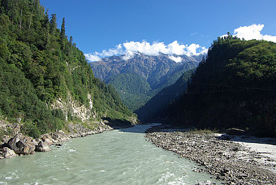 少妇按摩高潮：双职业模拟新作，体验舒缓按摩与极速赛车的双重人生-3