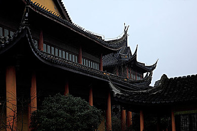 黄三色指的是哪三色：极速境界，色彩与策略交织的赛道哲学-4