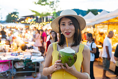 麻豆国产精品：《极速都市：光影穿梭》今日评测，国产开放世界竞速新标杆诞生-3