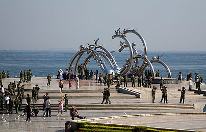 黄色成人网站APP:霓虹深渊,极速边缘的赛博狂想曲-2