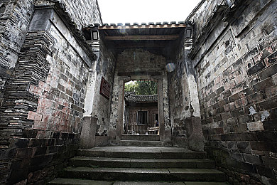 18岁以下禁止网站：夜幕疾驰，道德迷途中的引擎轰鸣-2