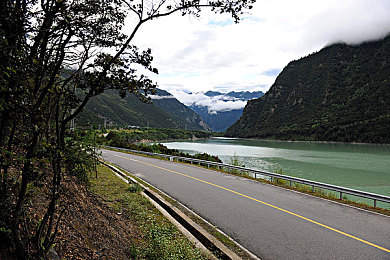 黄台404网站：数字废墟赛道，在错误代码中疾驰的虚拟竞速之旅-3