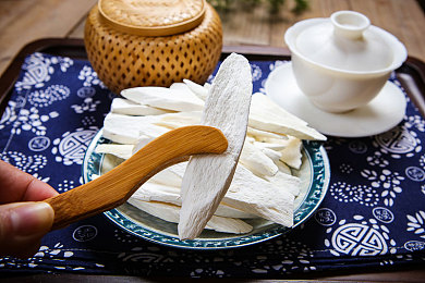 修修漫画在线阅读页面免费入口页面弹窗下拉式：漫画风赛车改装手游，创新交互带来沉浸竞技体验-2