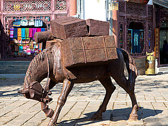 黄色404：穿梭数据废墟，在故障美学中征服极速赛道-2