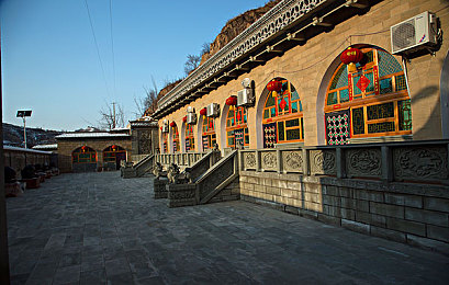 黄软件app下载:霓虹夜幕下的非法竞速,街头车神崛起之路-2