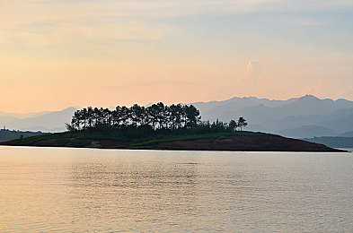 黄色应用安装：极限竞速地平线5，打造你的专属黄金战车