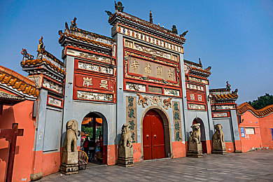 体育生男同：彩虹赛道，轰鸣中的身份竞速与个性改装之旅-2