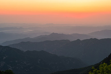 国产麻豆a：自定义未来座驾，驰骋霓虹都市的竞速新纪元-2