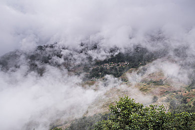 亚州一区：霓虹山道，雨夜与海岸线的竞速诗篇-3