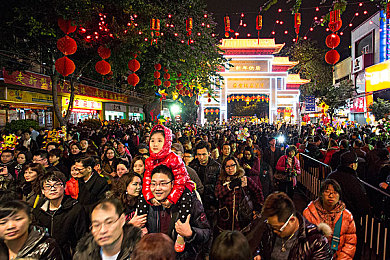 18岁禁看黄app:霓虹夜幕下的终极狂飙,挑战都市暗面赛道-3