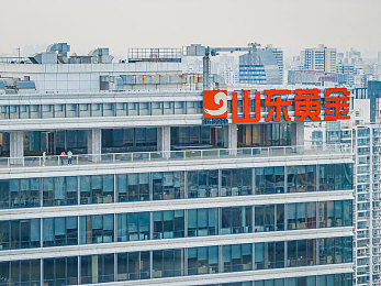 黄色软件下载免费3.03：霓虹街头极速狂飙，深度改装与免费竞速体验-4