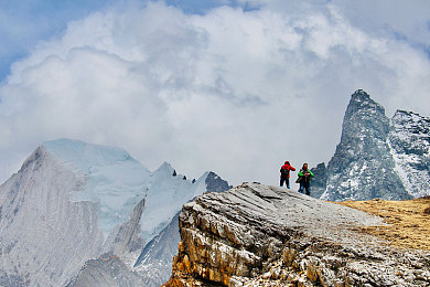 国产AV色欲:幻光霓虹,驰骋未来都市的感官交响-2