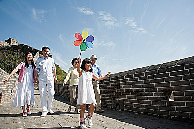 黄色软件下载3.0.3免费OPPO版：极速狂飙城市风云新版上线，OPPO专属超跑免费领取，畅享都市竞速新体验