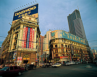 福利视频app导航在线观看：极速导航者上线，动态智能赛道决胜数据生存战-3