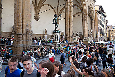 色色色99：霓虹飞驰99号公路深度评测，未来赛车的光影对决与攻克秘籍全解析-4