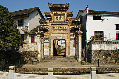 欧美军人同志:钢铁洪流中的默契,载具互补与团队情谊制胜战场-2