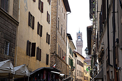 红桃38.47~18隐藏人口：揭秘极速都市神秘地下赛场，解锁永久隐藏赛事与稀有奖励