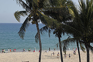 麻豆少妇人妻:方向盘上的人生,家庭与自由的都市叙事之旅-2