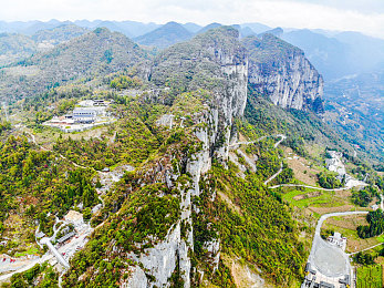 国外男男做酱酱：竞速与羁绊交织，双雄车神共闯开放世界-3