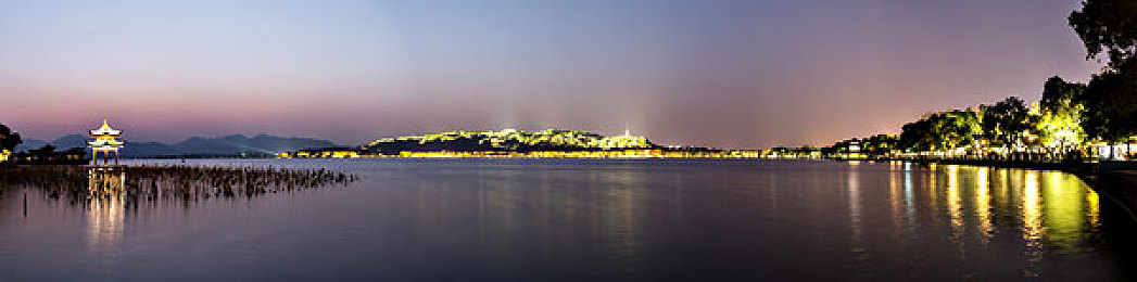 国产黄AV：国产超跑竞速新作发布，黄色风暴席卷山城赛道