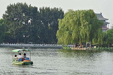 调教奴役bdsm男男：引擎轰鸣，赛道权谋，心理博弈的极速掌控艺术-2